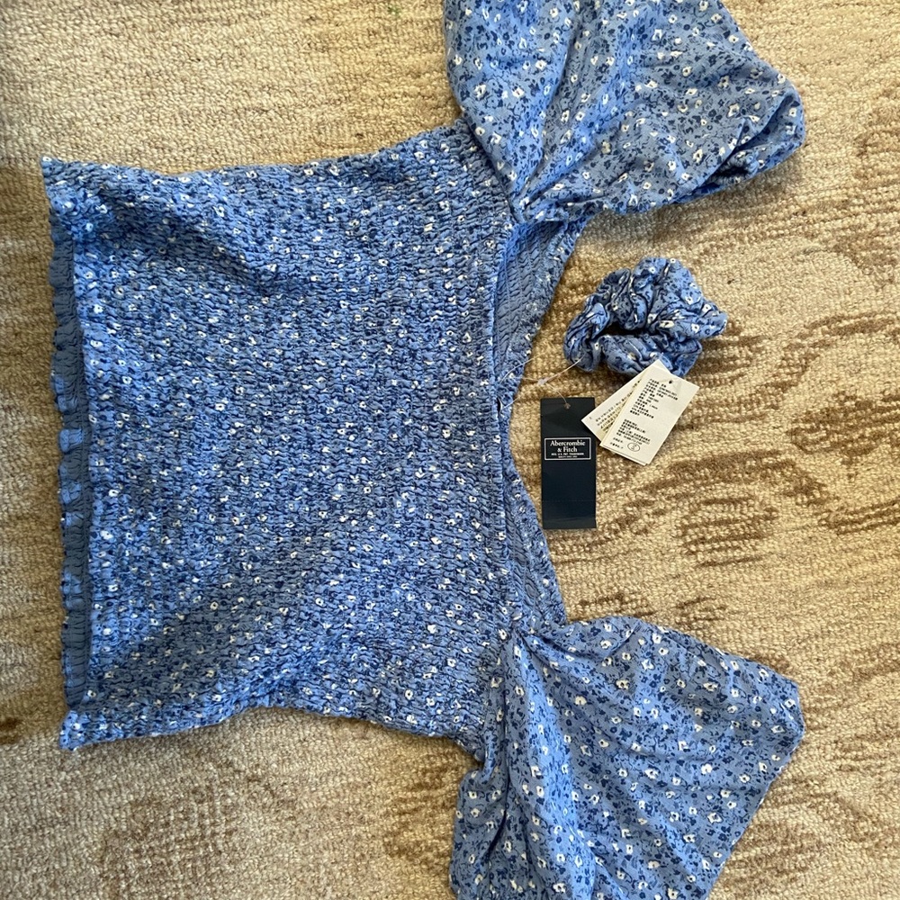 NWT Smocked Puff Sleeve Linen Blend Top